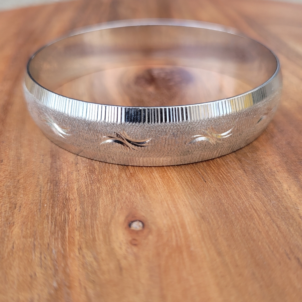 Vintage minimalist silver etched bangle bracelet